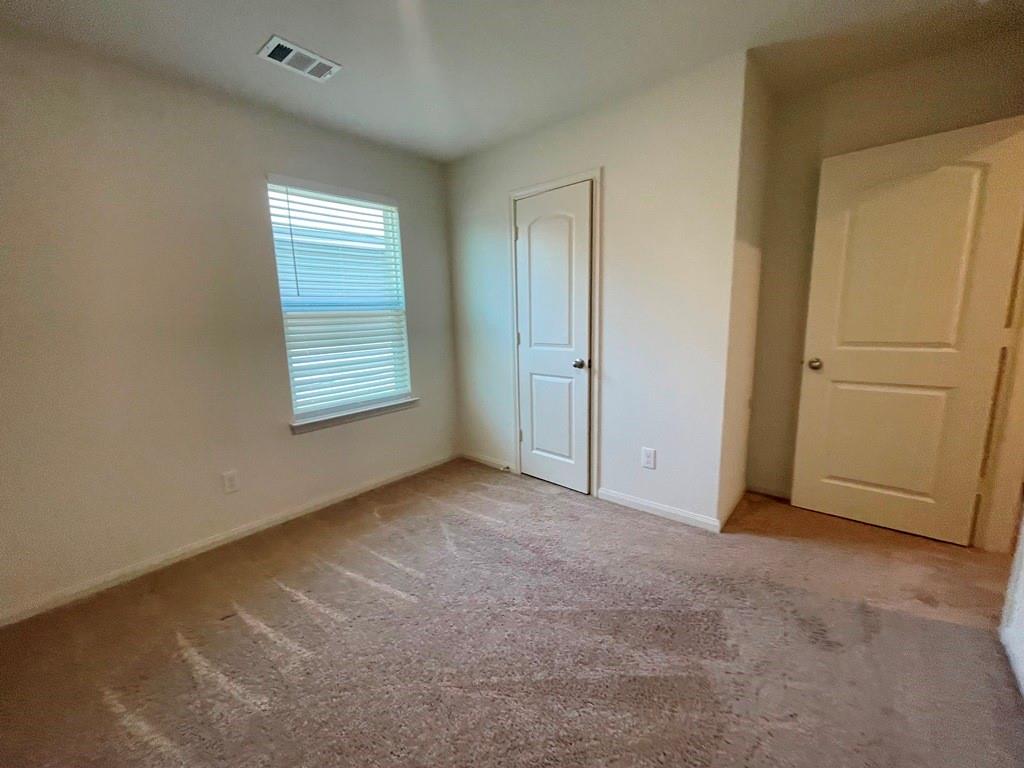 305 Crescent Park Dr, Jarrell, TX 76537