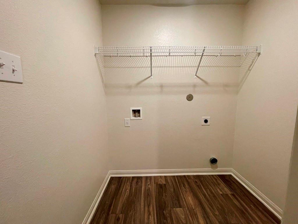 305 Crescent Park Dr, Jarrell, TX 76537