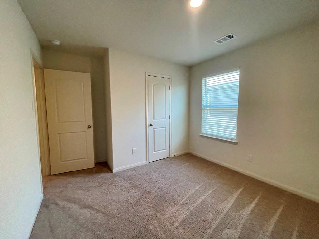 305 Crescent Park Dr, Jarrell, TX 76537