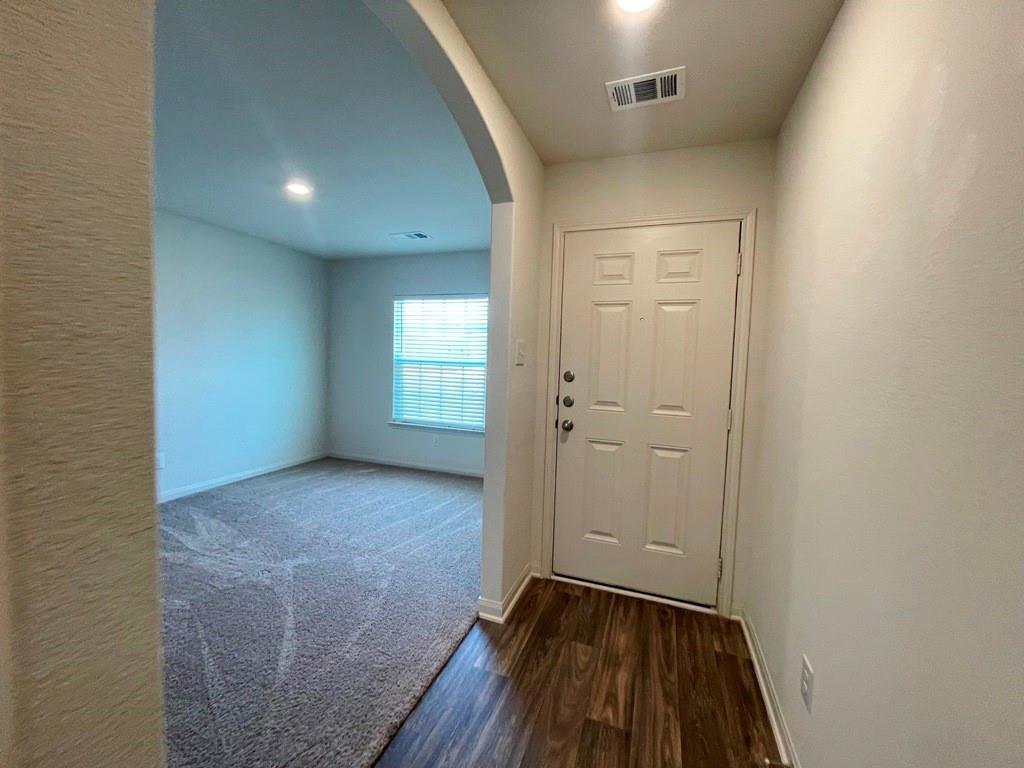 305 Crescent Park Dr, Jarrell, TX 76537