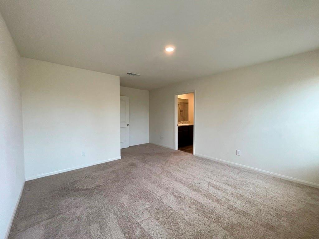 305 Crescent Park Dr, Jarrell, TX 76537