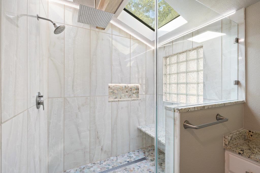 126 County Road 420 Rd, Spicewood, TX 78669