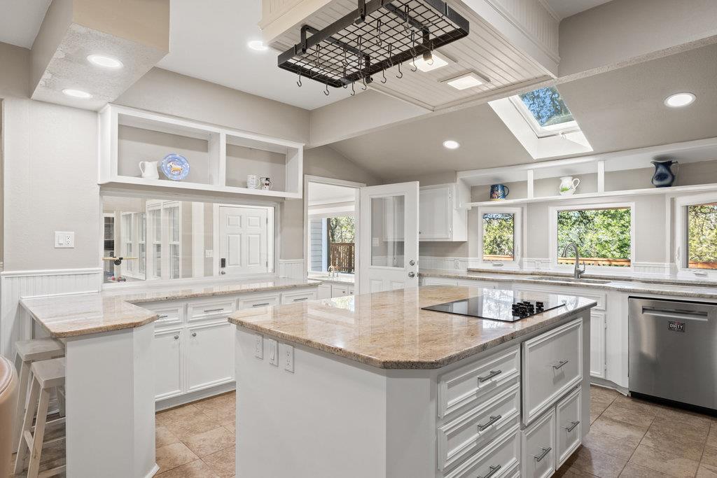 126 County Road 420 Rd, Spicewood, TX 78669