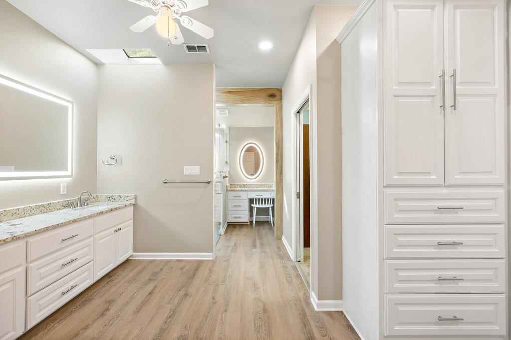 126 County Road 420 Rd, Spicewood, TX 78669