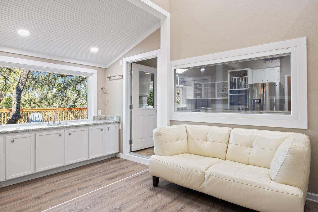 126 County Road 420 Rd, Spicewood, TX 78669