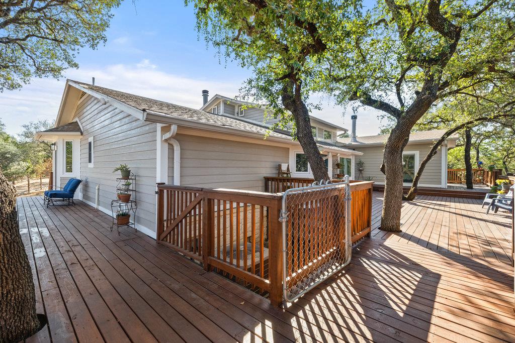 126 County Road 420 Rd, Spicewood, TX 78669