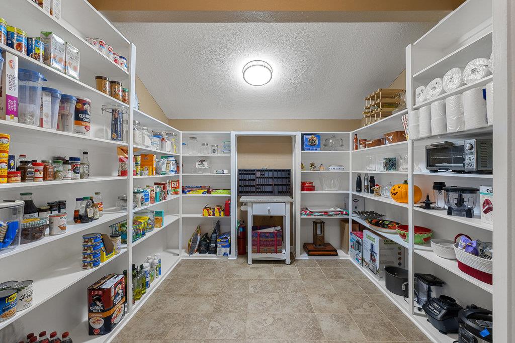 126 County Road 420 Rd, Spicewood, TX 78669