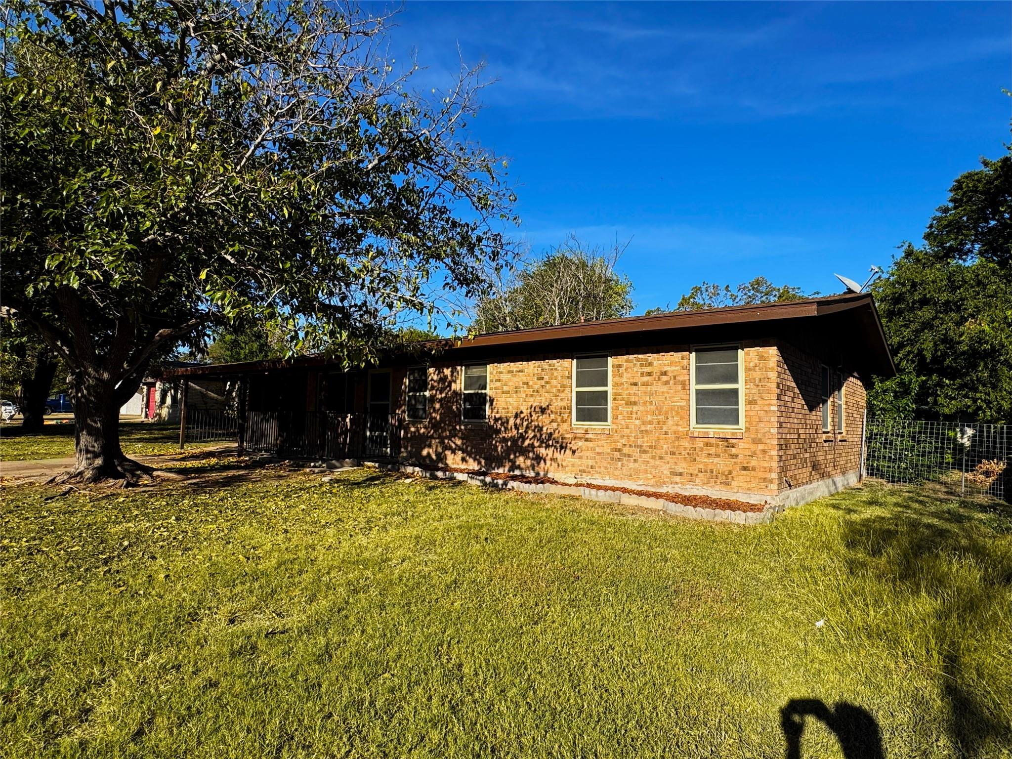 305 Highland Dr, Burnet, TX 78611