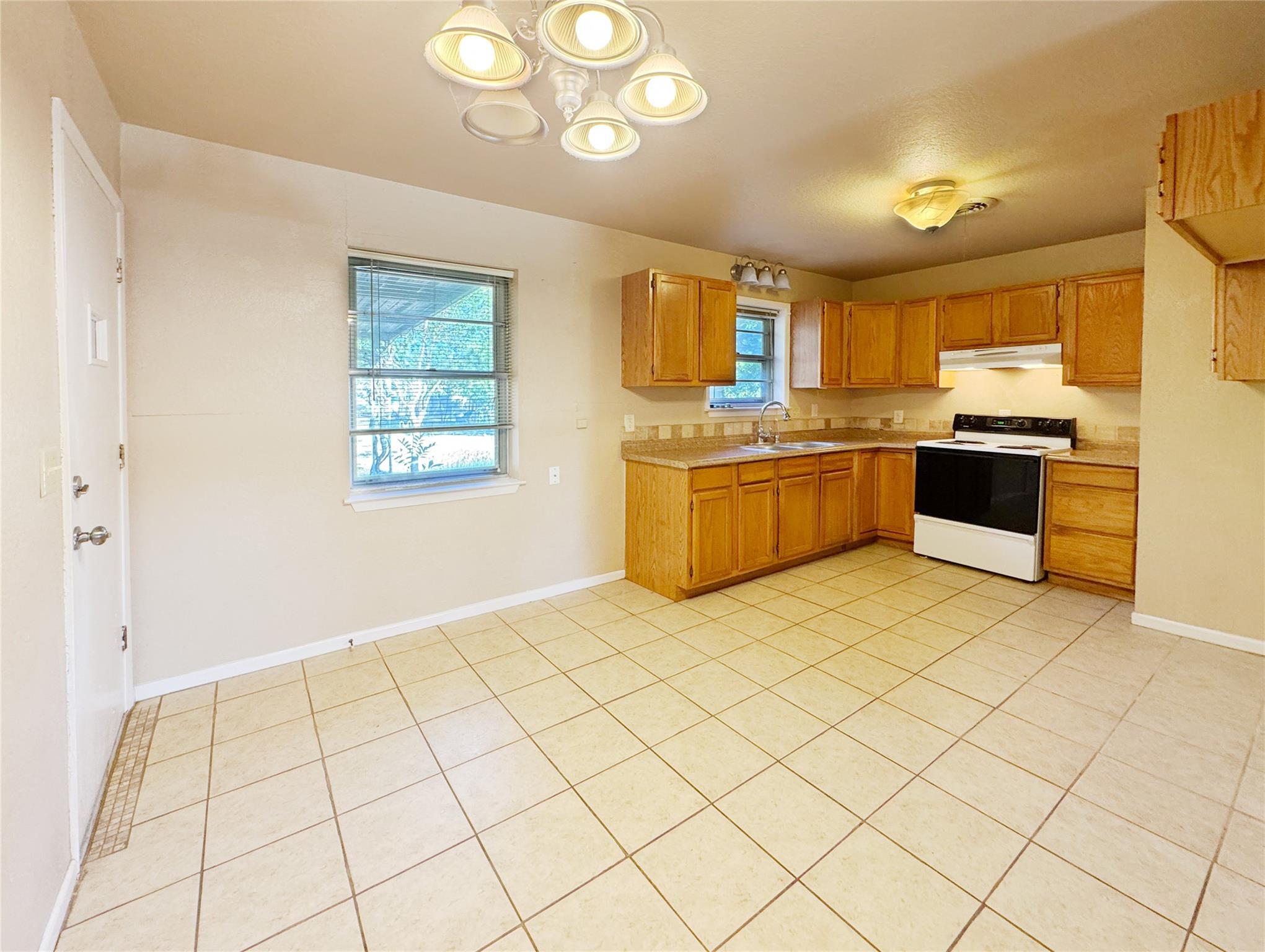 305 Highland Dr, Burnet, TX 78611