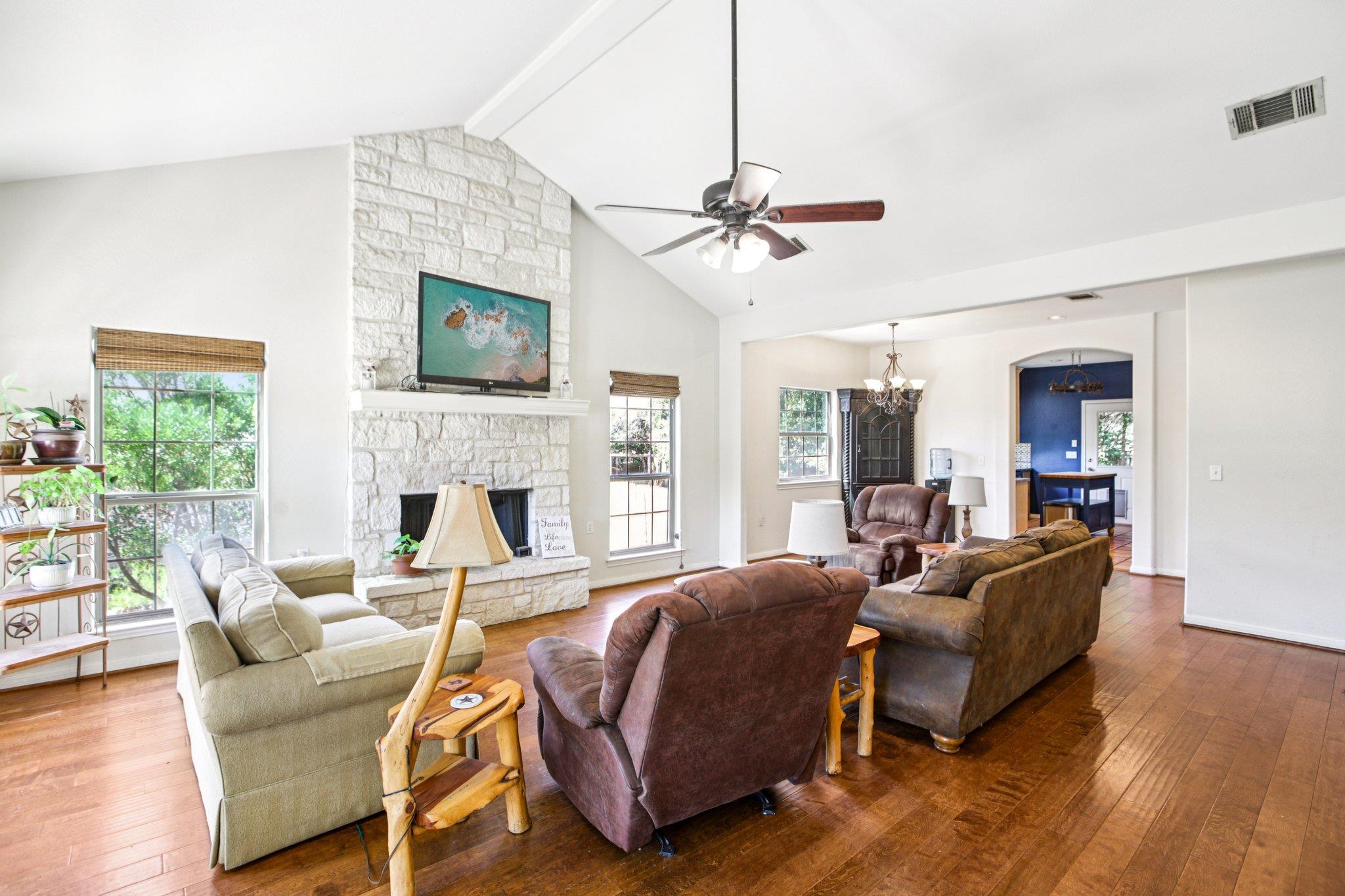 7 WOODVIEW Ct, Wimberley, TX 78676