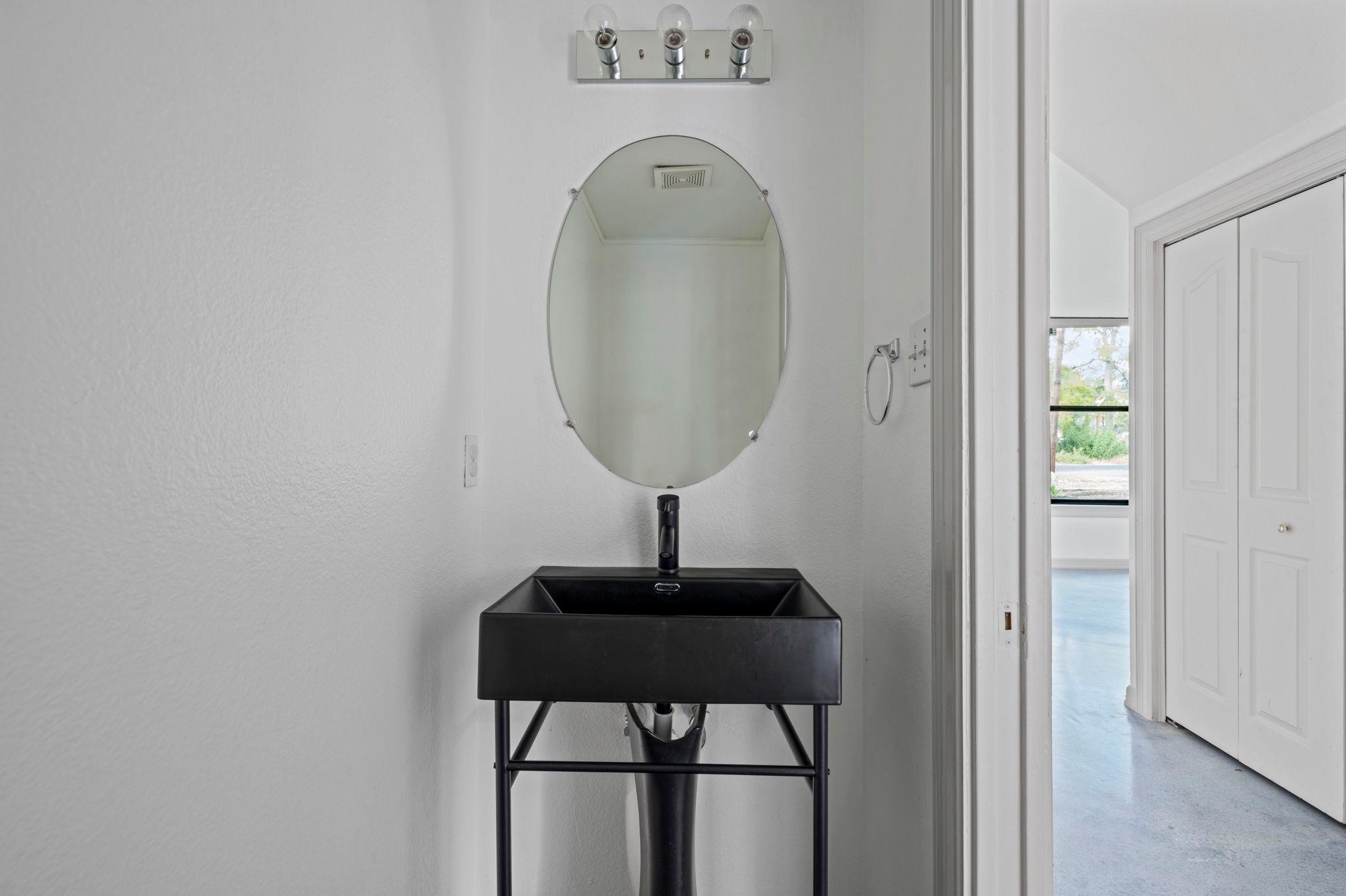 8401 Longview Rd, Austin, TX 78745