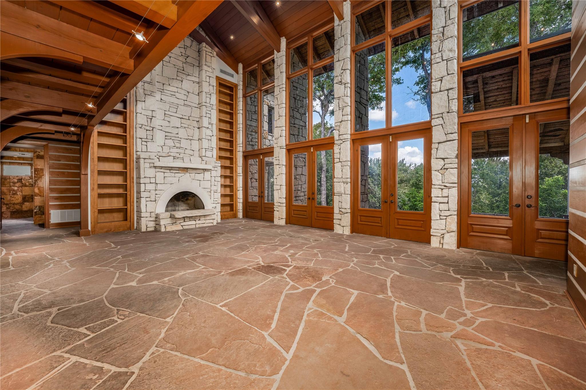 206 Rolling Hill Dr, La Grange, TX 78945