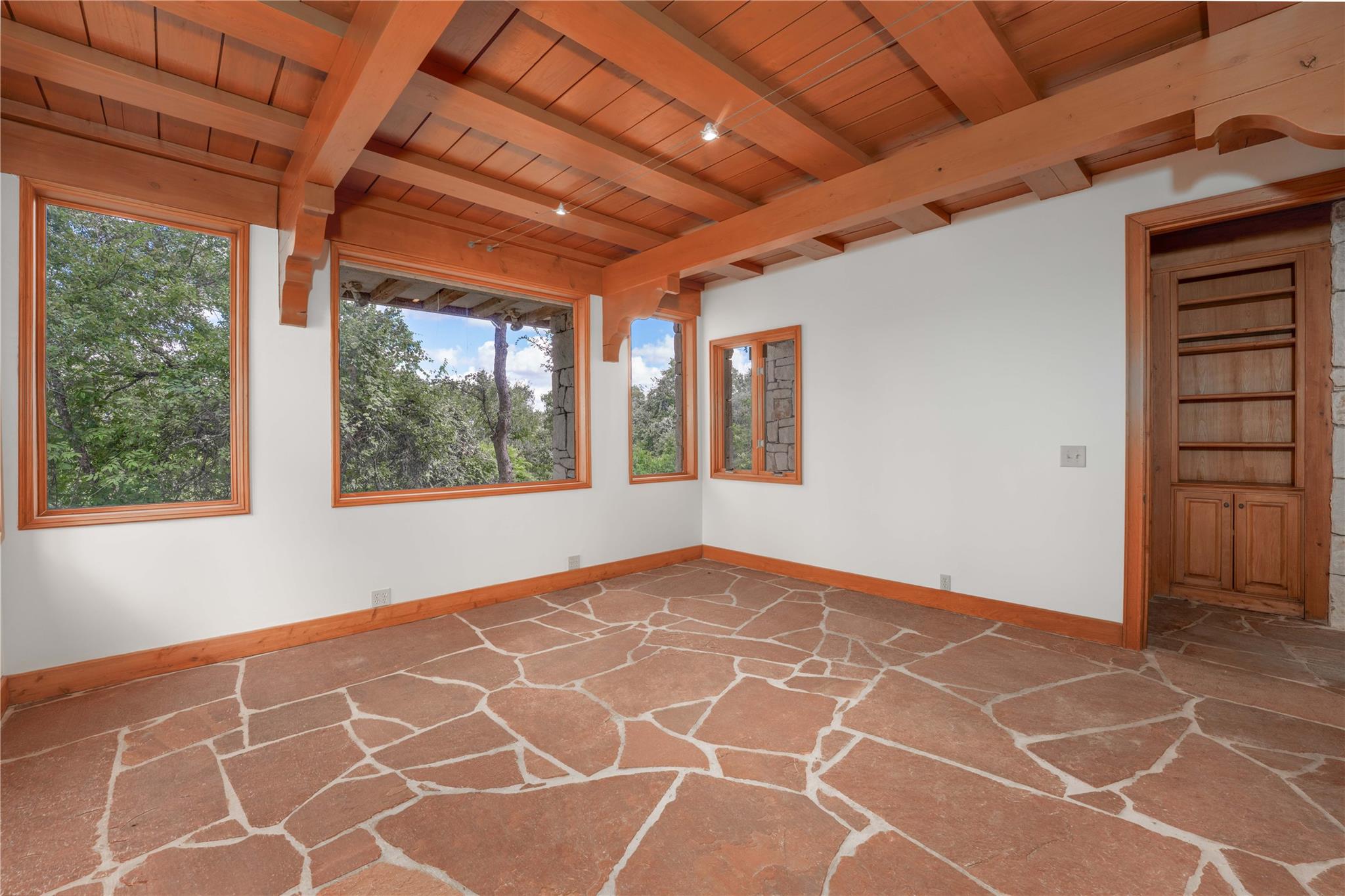 206 Rolling Hill Dr, La Grange, TX 78945