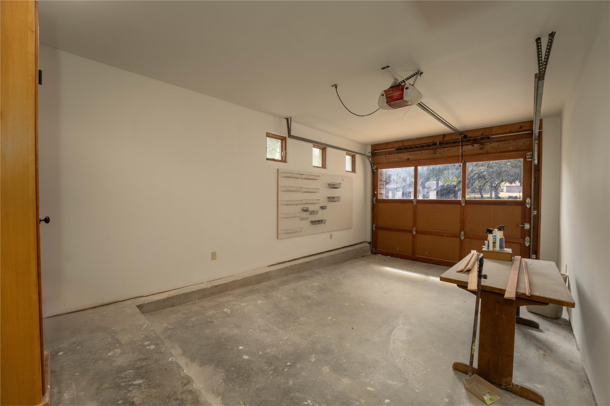 206 Rolling Hill Dr, La Grange, TX 78945