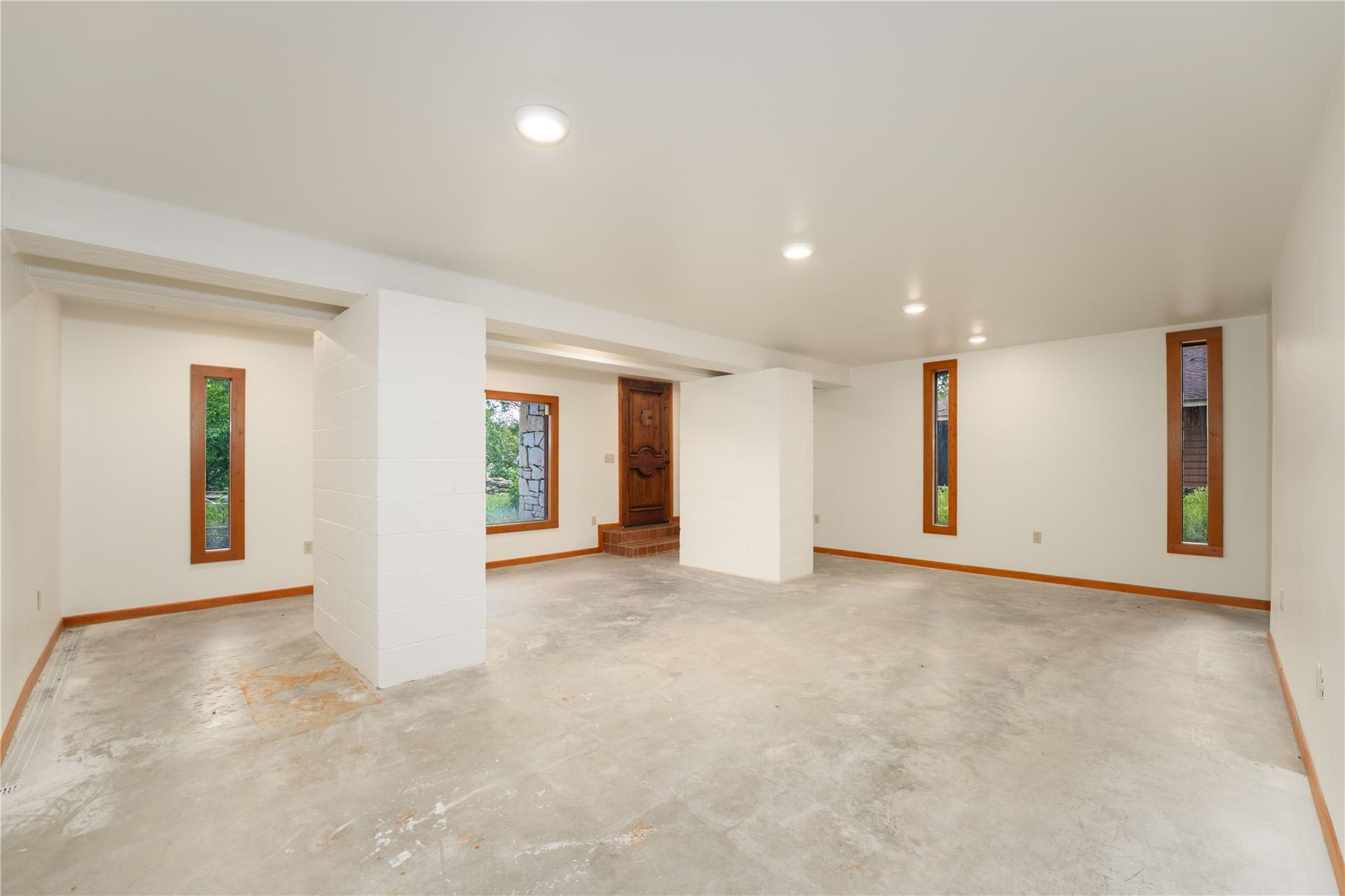 206 Rolling Hill Dr, La Grange, TX 78945