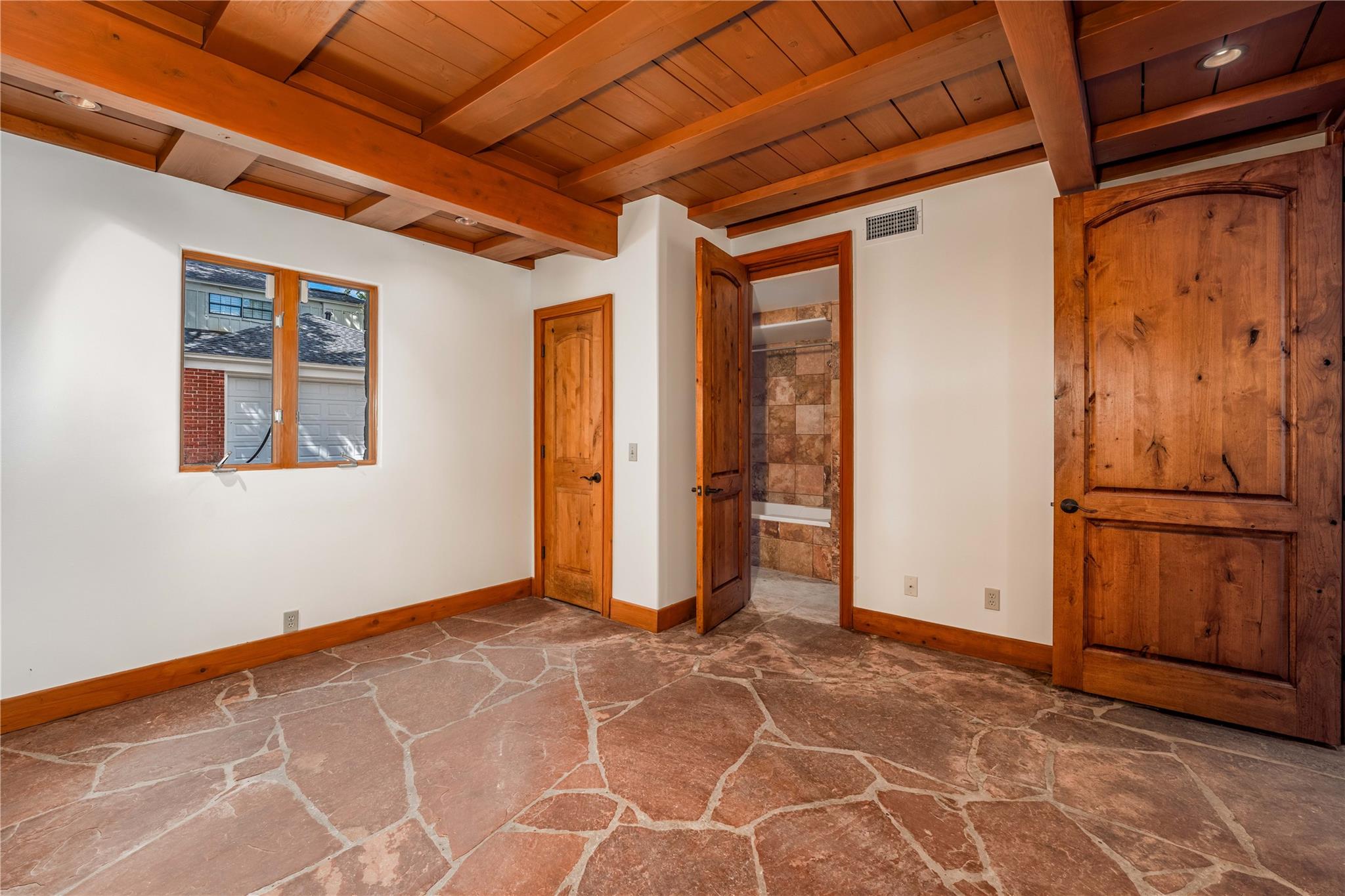 206 Rolling Hill Dr, La Grange, TX 78945