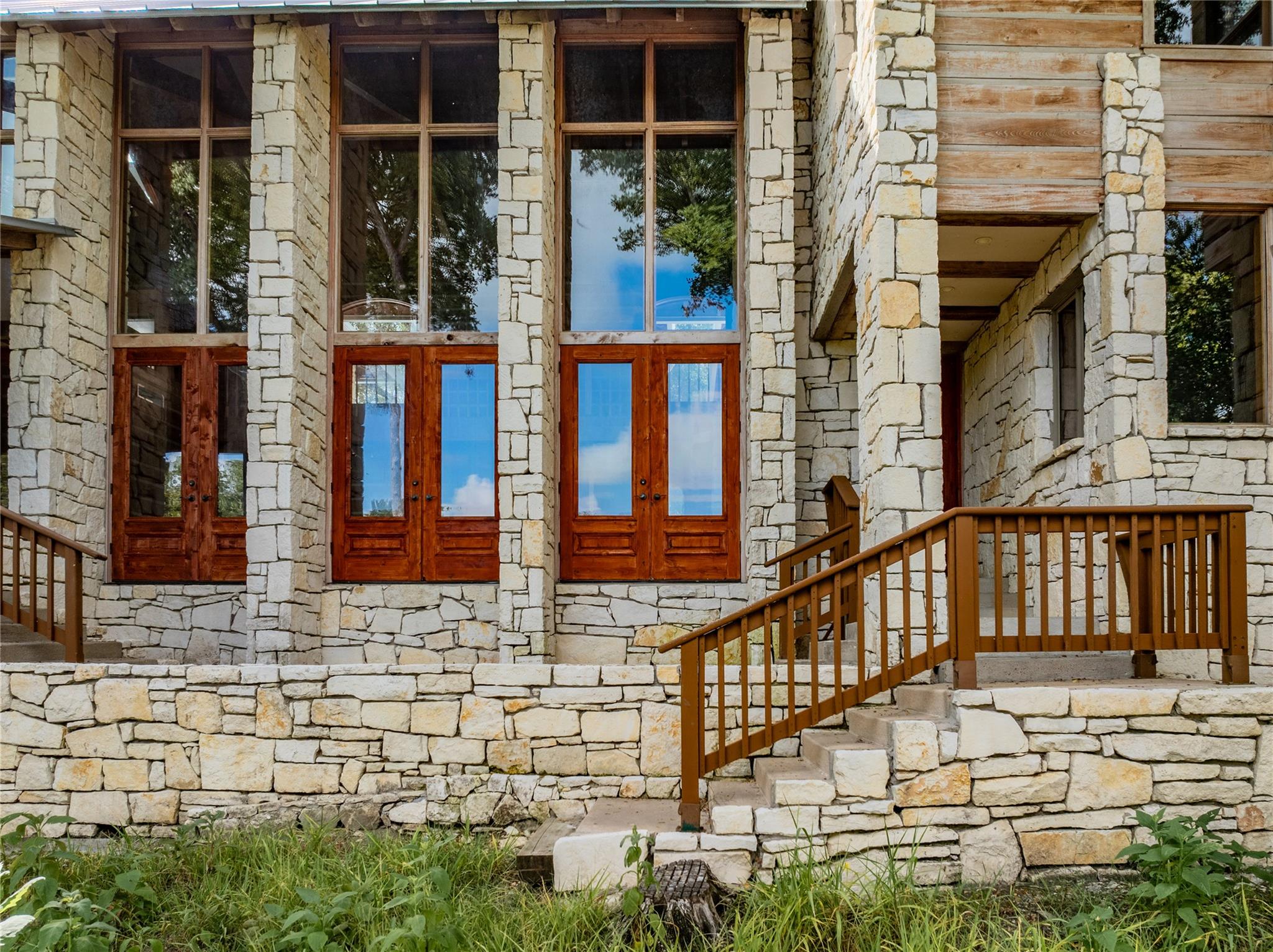 206 Rolling Hill Dr, La Grange, TX 78945