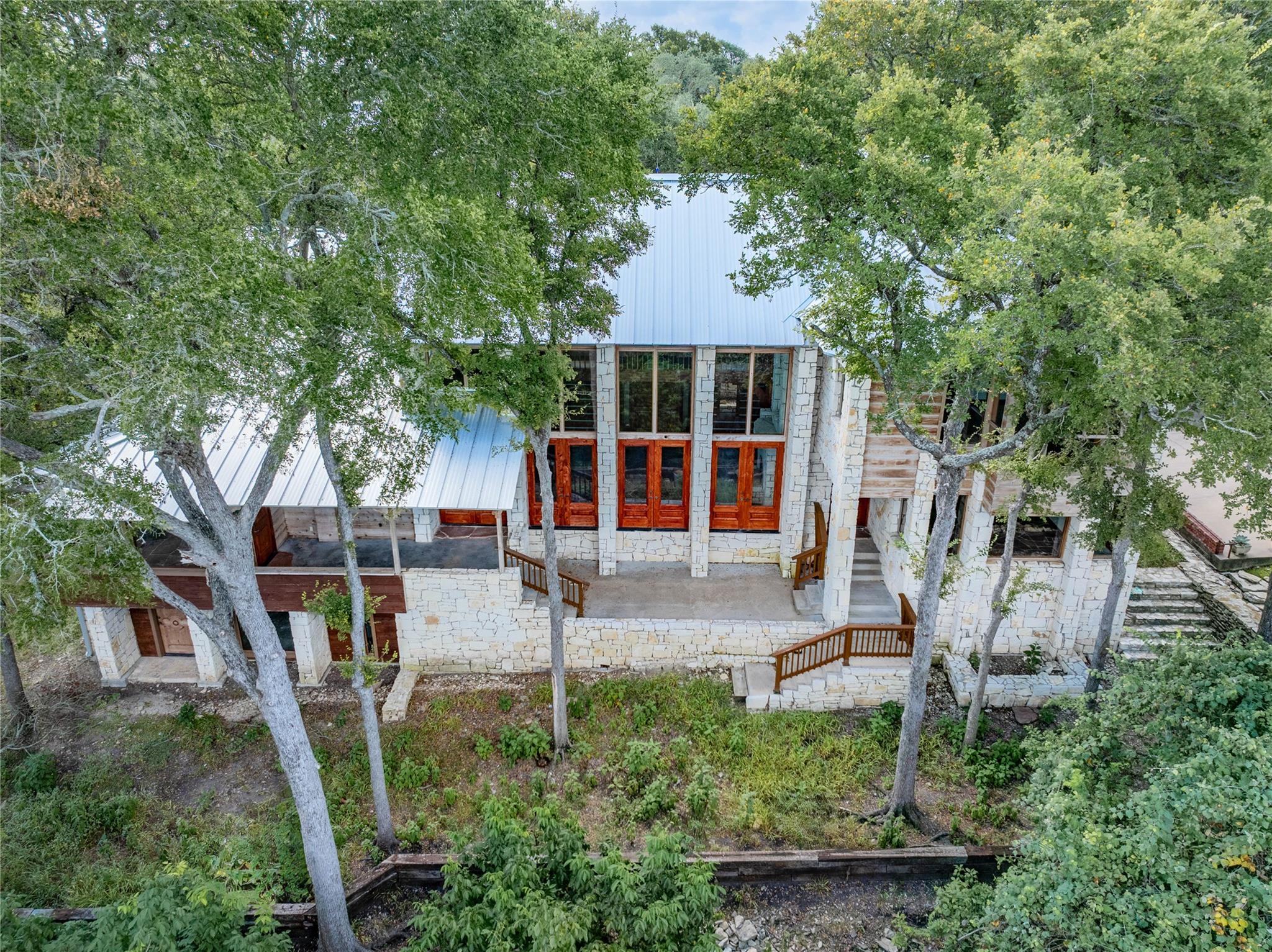 206 Rolling Hill Dr, La Grange, TX 78945