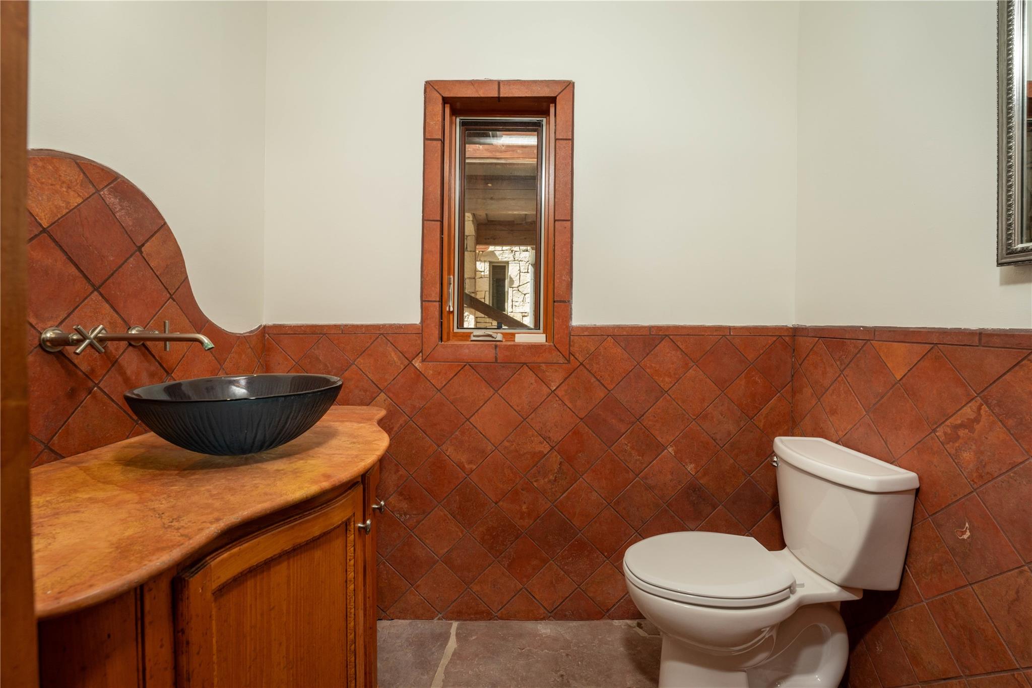 206 Rolling Hill Dr, La Grange, TX 78945