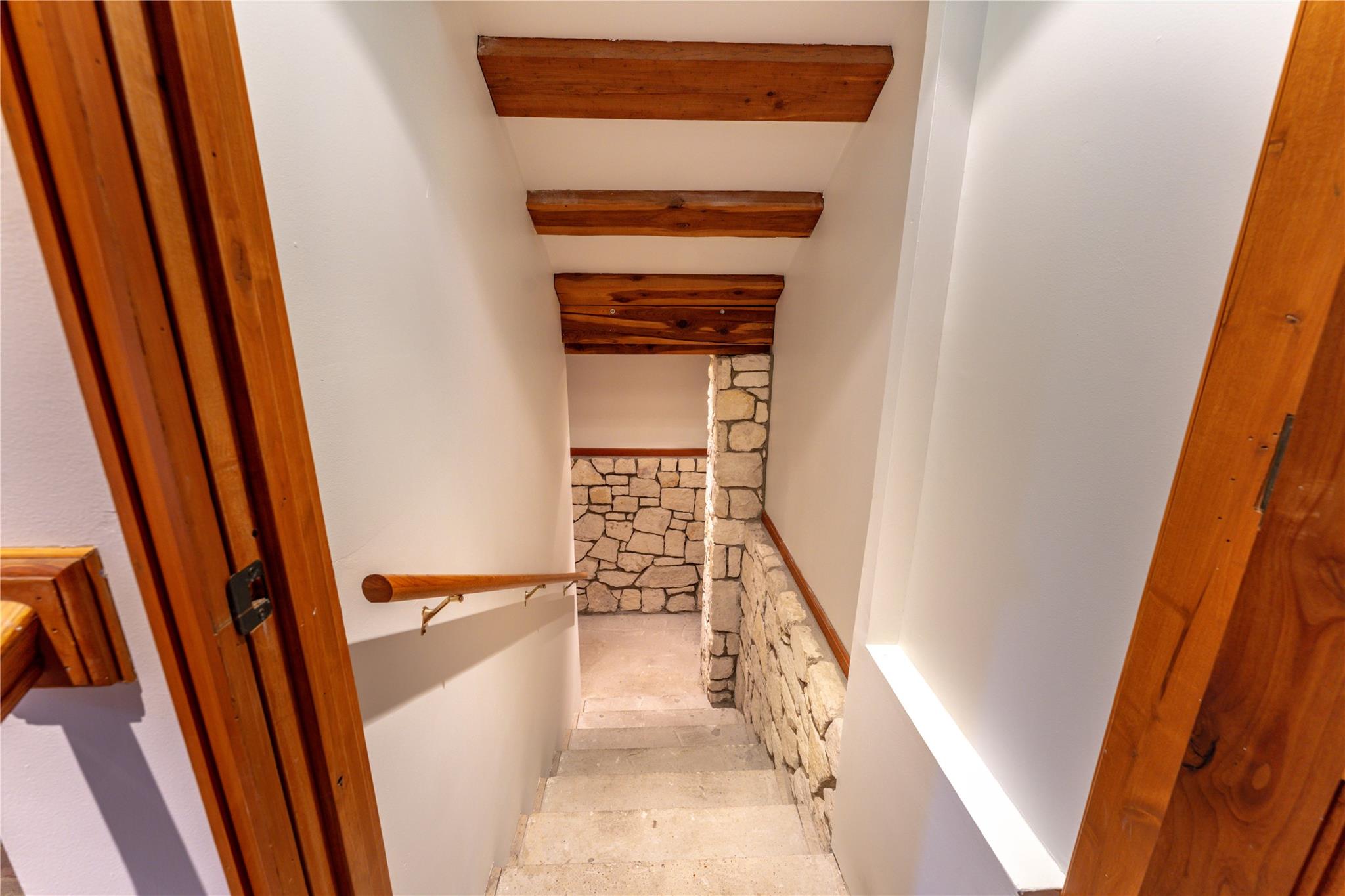 206 Rolling Hill Dr, La Grange, TX 78945