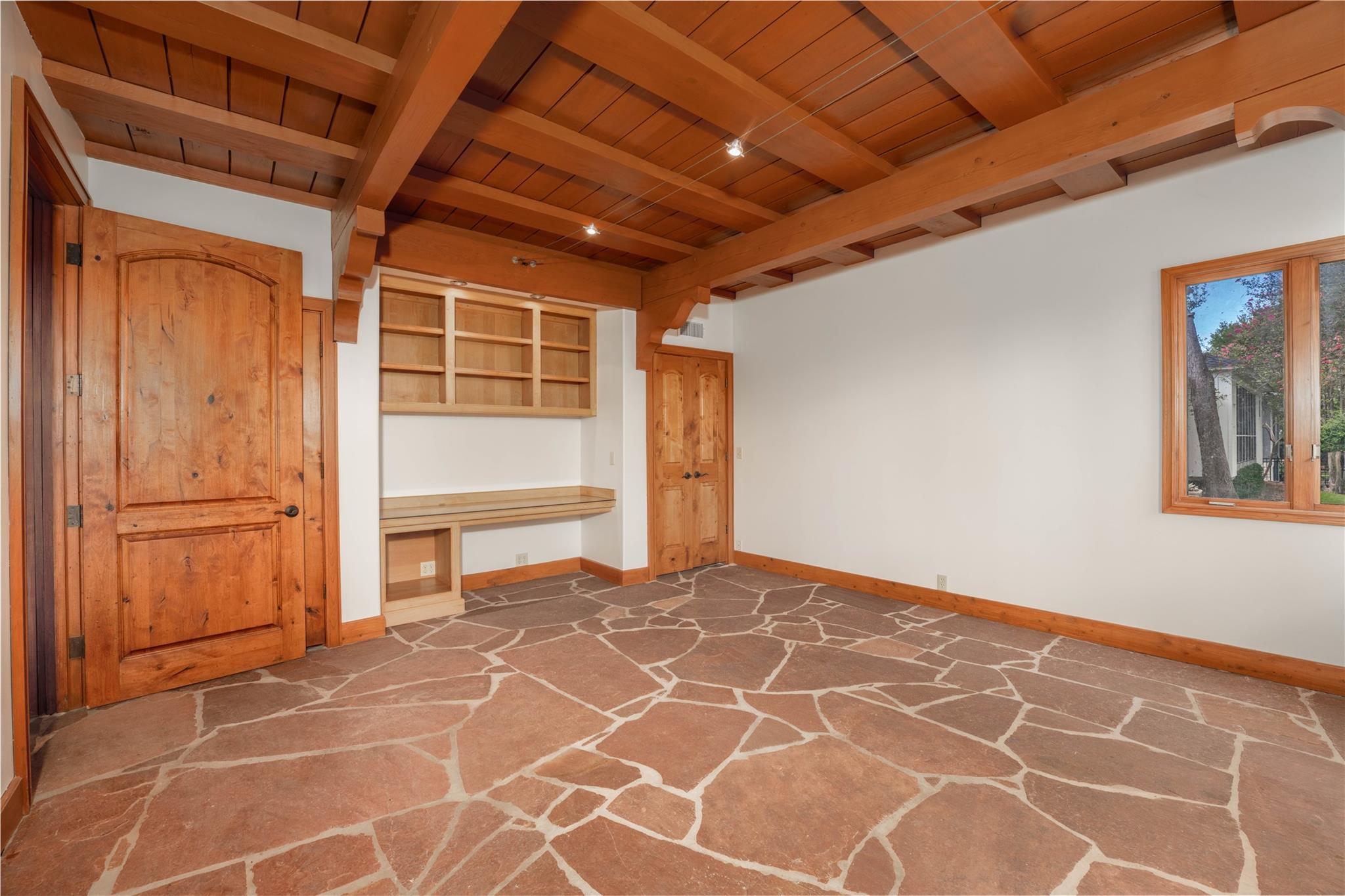 206 Rolling Hill Dr, La Grange, TX 78945