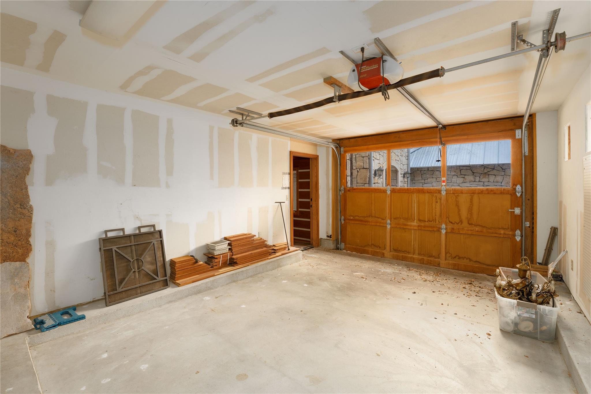 206 Rolling Hill Dr, La Grange, TX 78945