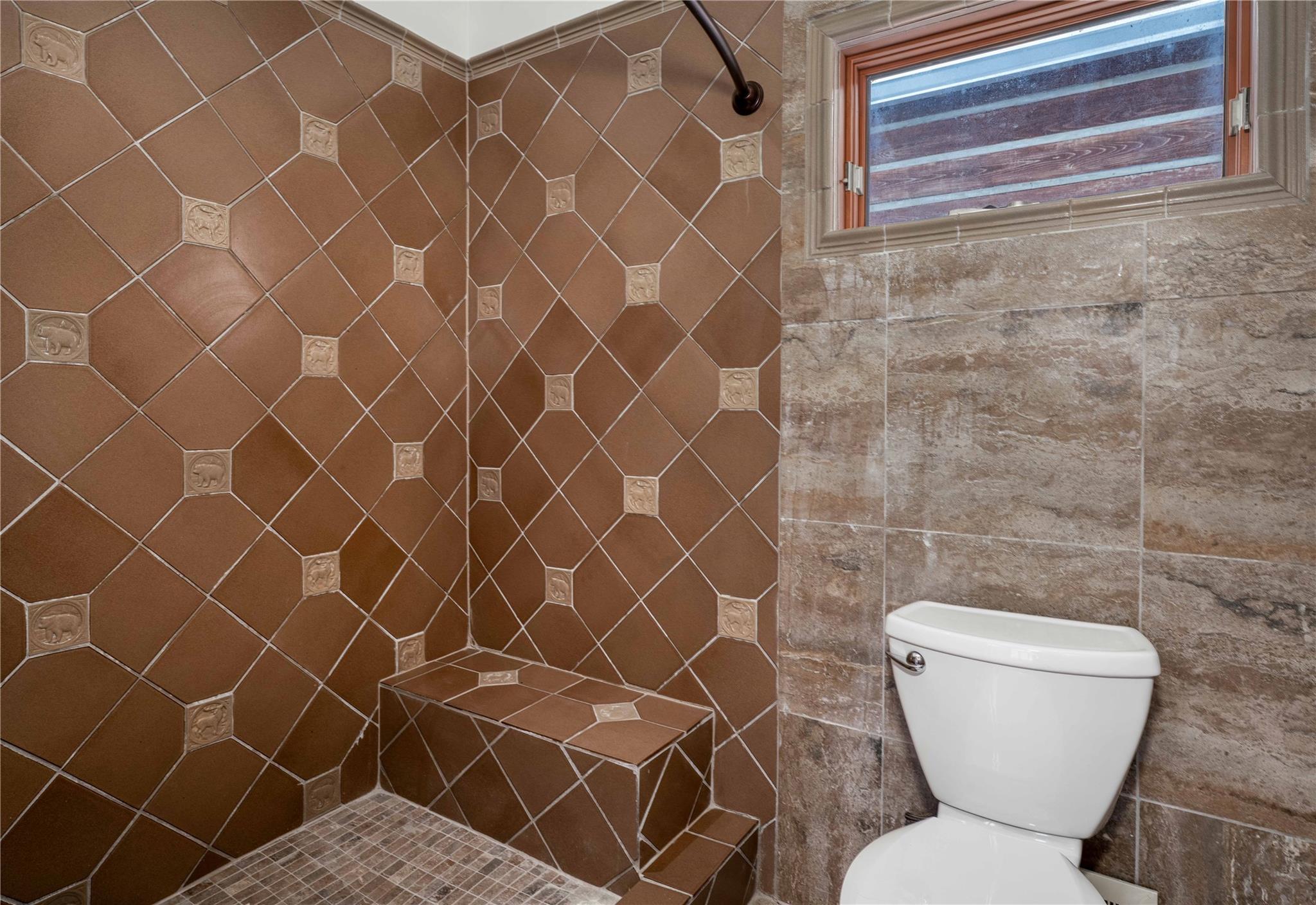 206 Rolling Hill Dr, La Grange, TX 78945