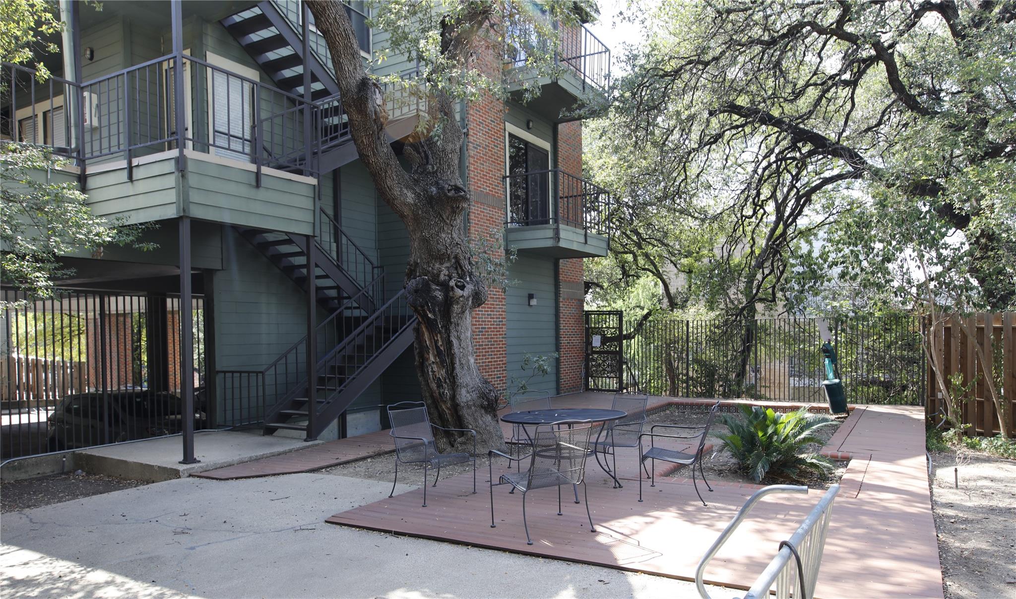 2706 Salado St # 204, Austin, TX 78705