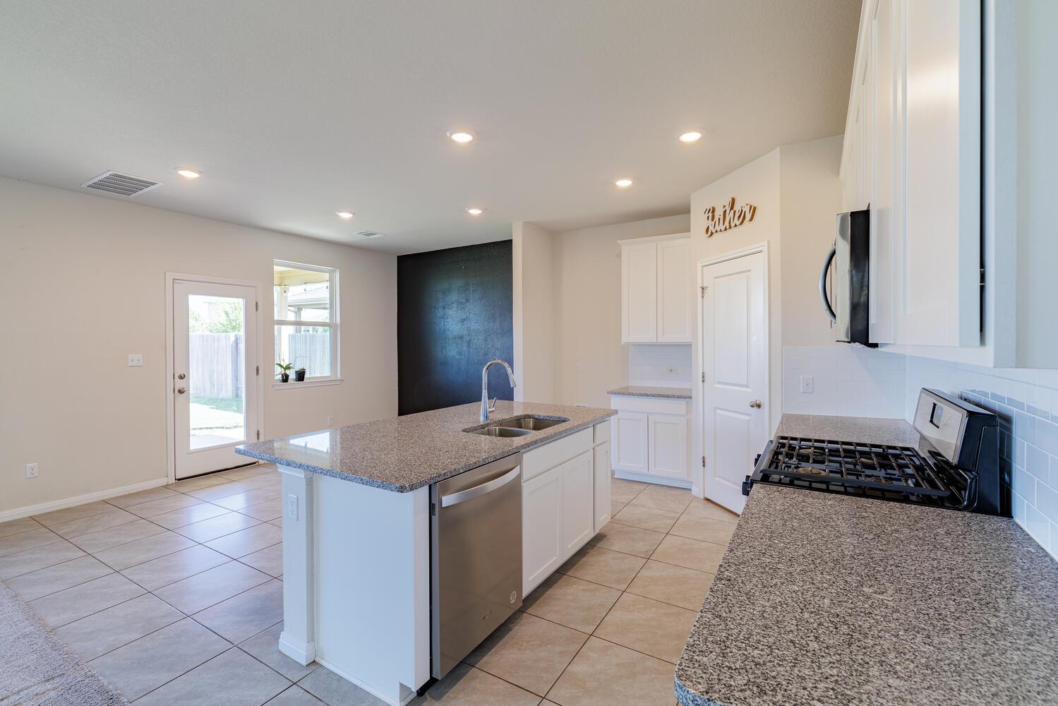 132 Skycroft Cir, Liberty Hill, TX 78642