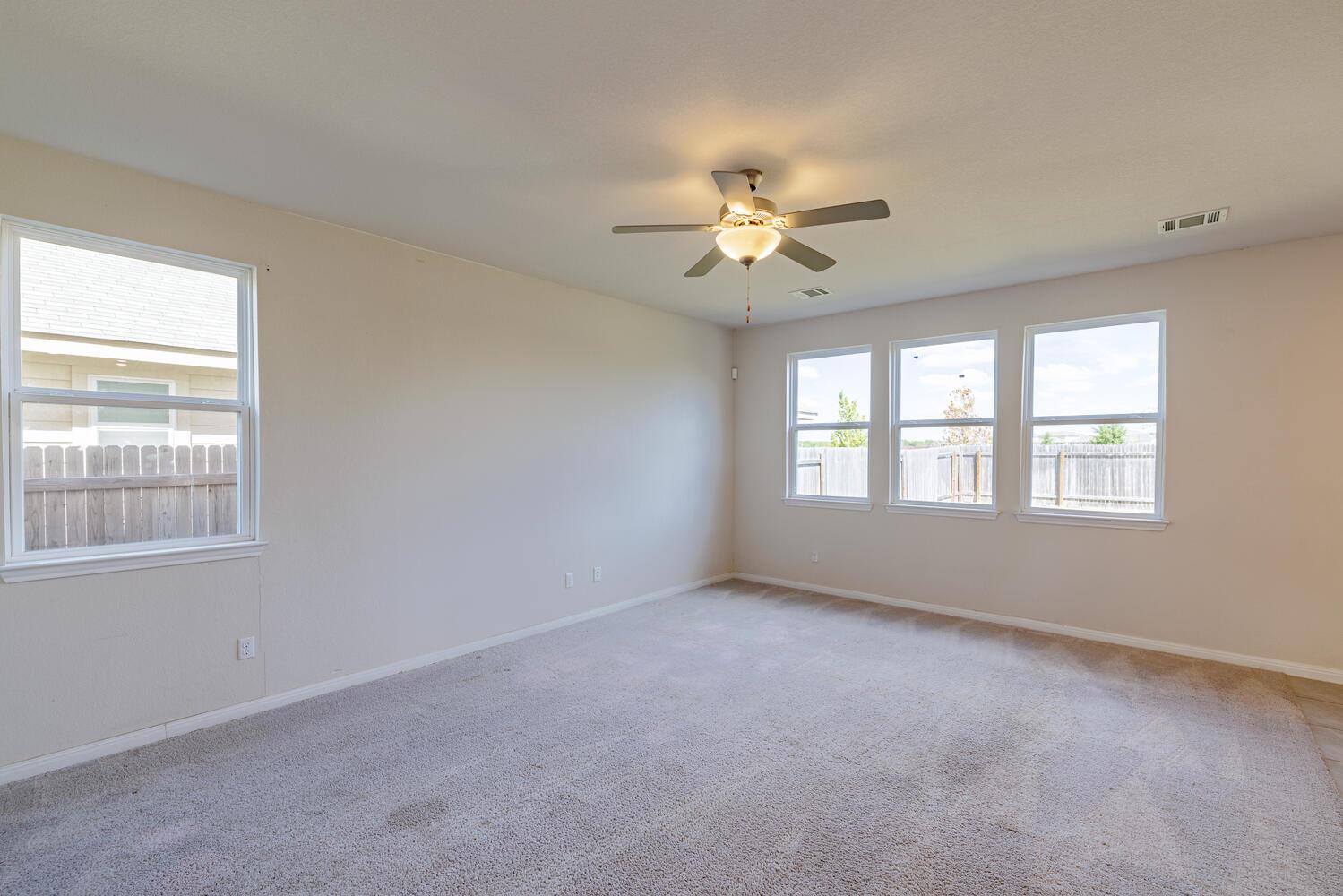 132 Skycroft Cir, Liberty Hill, TX 78642