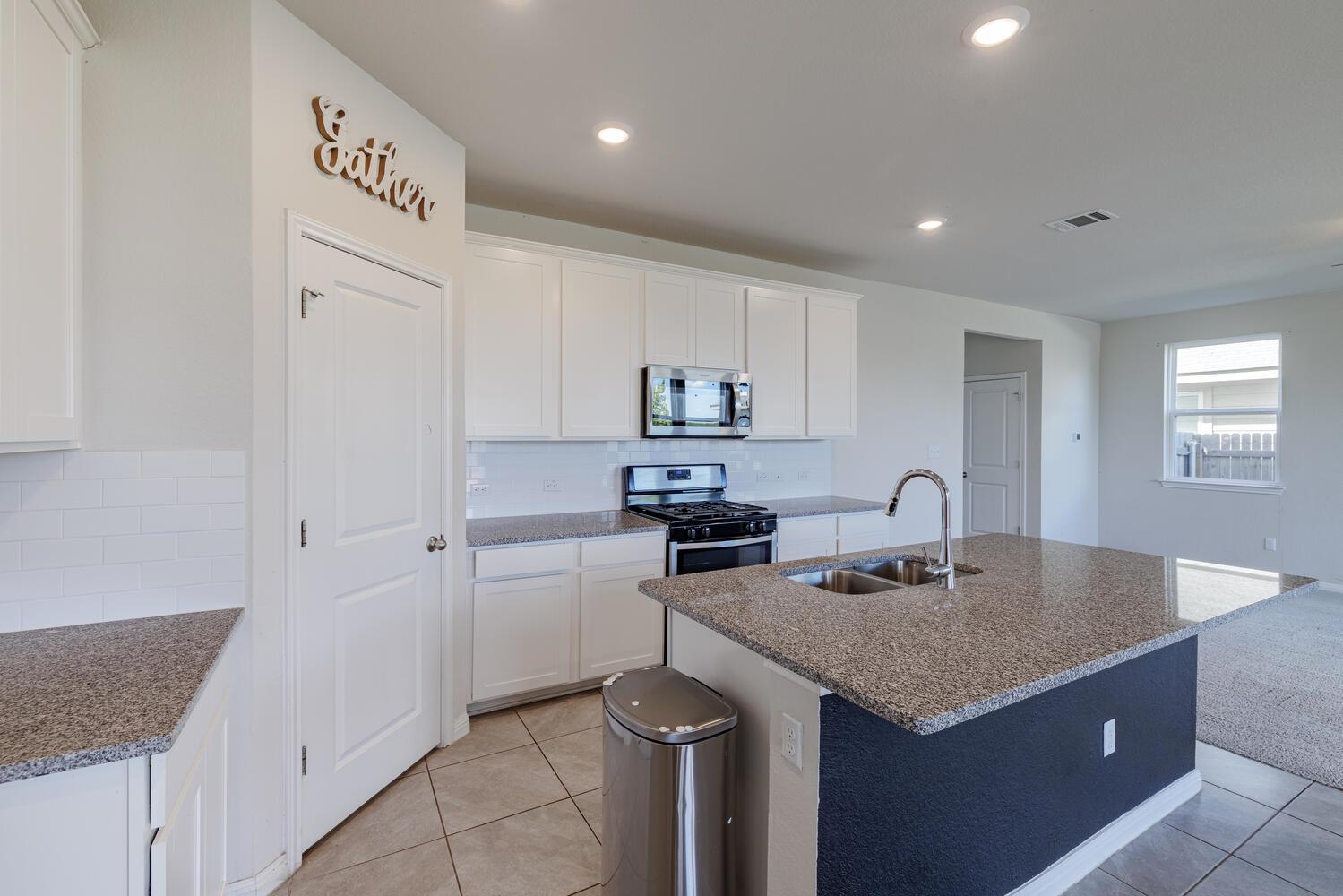 132 Skycroft Cir, Liberty Hill, TX 78642