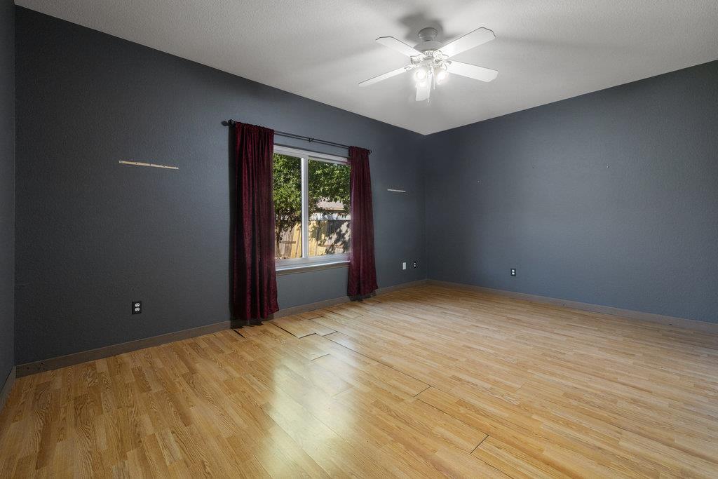 101 Bluejay Cv, Hutto, TX 78634