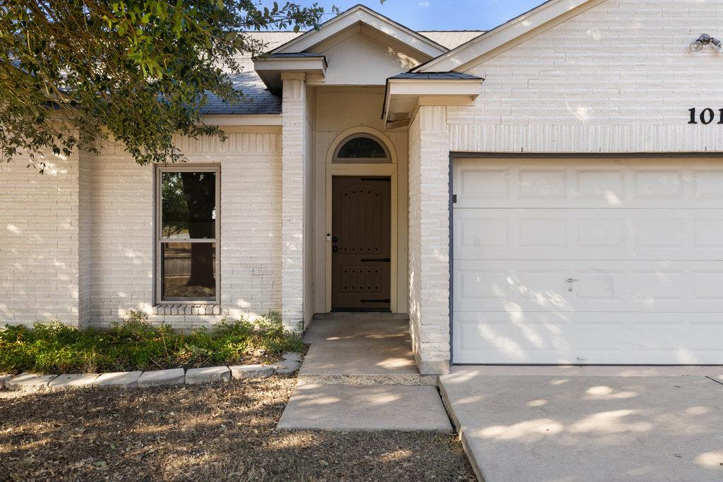 101 Bluejay Cv, Hutto, TX 78634