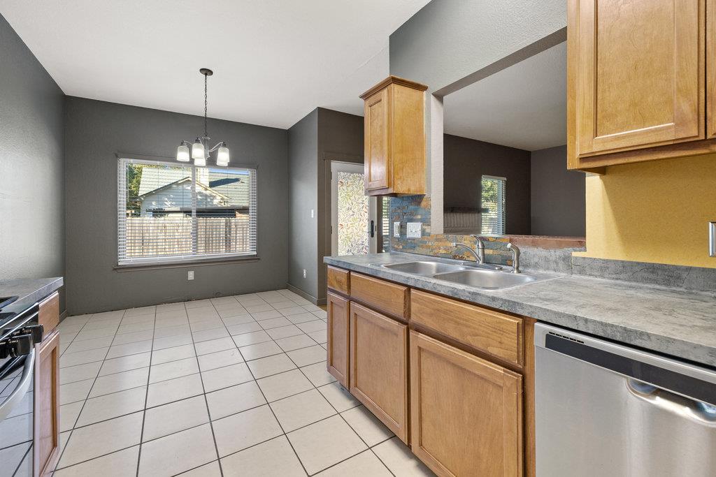 101 Bluejay Cv, Hutto, TX 78634