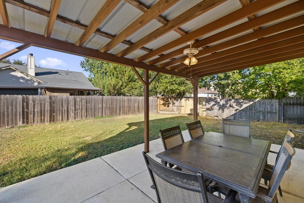 101 Bluejay Cv, Hutto, TX 78634