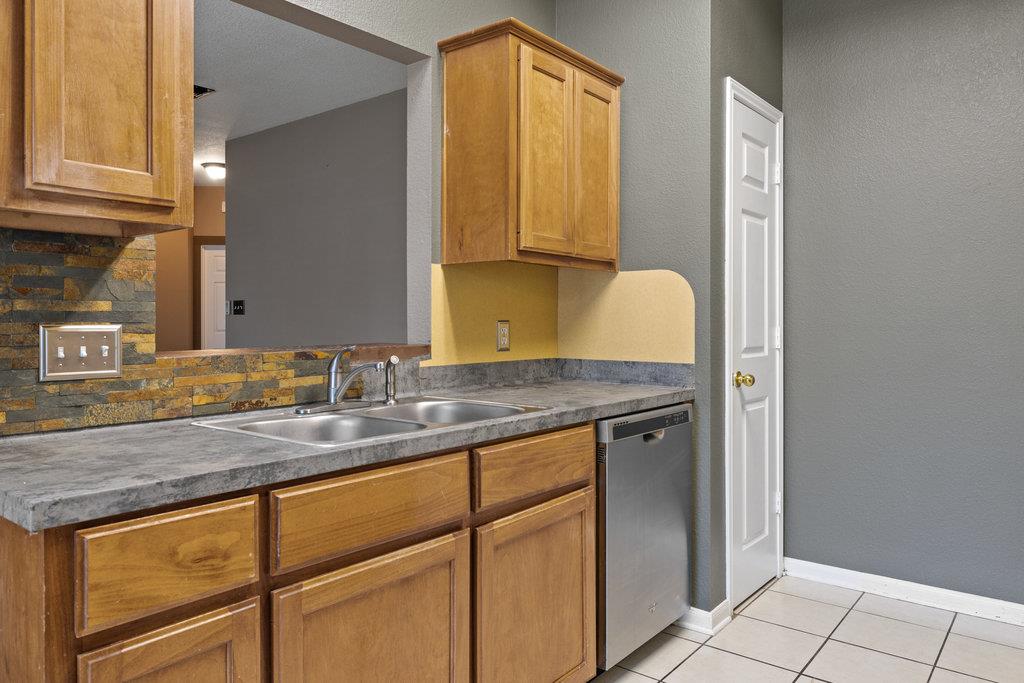 101 Bluejay Cv, Hutto, TX 78634