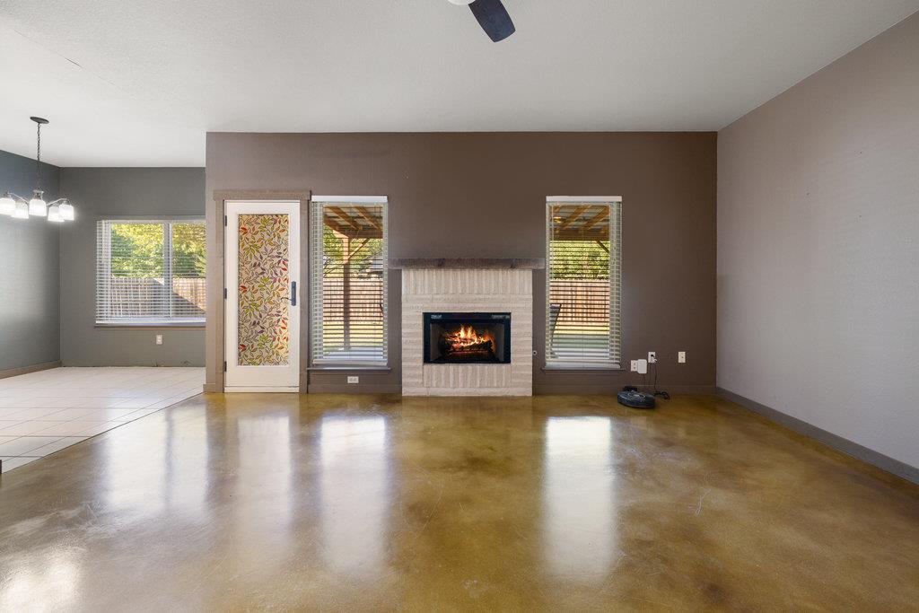 101 Bluejay Cv, Hutto, TX 78634