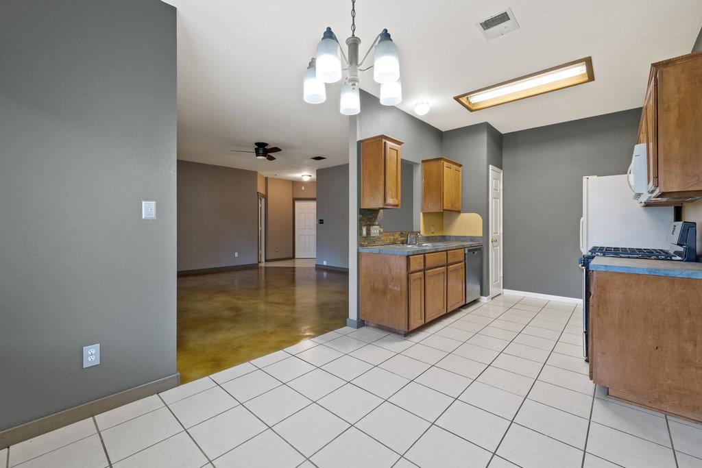 101 Bluejay Cv, Hutto, TX 78634