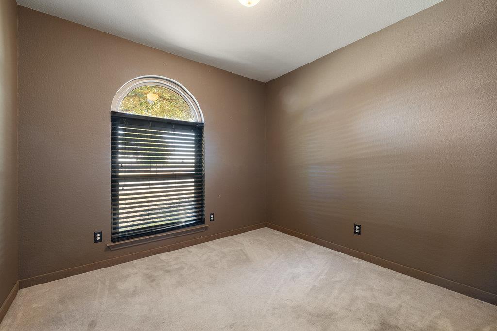 101 Bluejay Cv, Hutto, TX 78634