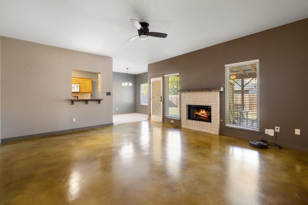 101 Bluejay Cv, Hutto, TX 78634