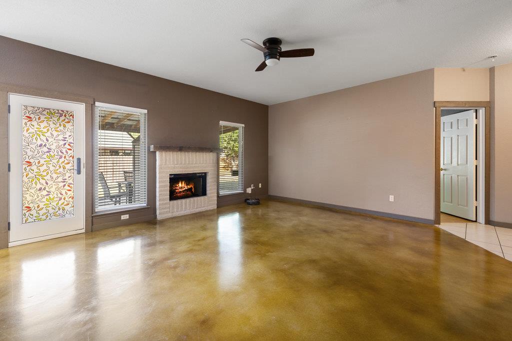 101 Bluejay Cv, Hutto, TX 78634