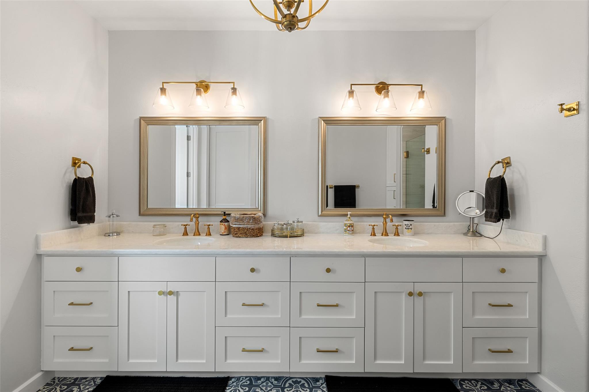 810-1 Kothmann Rd, Dripping Springs, TX 78620