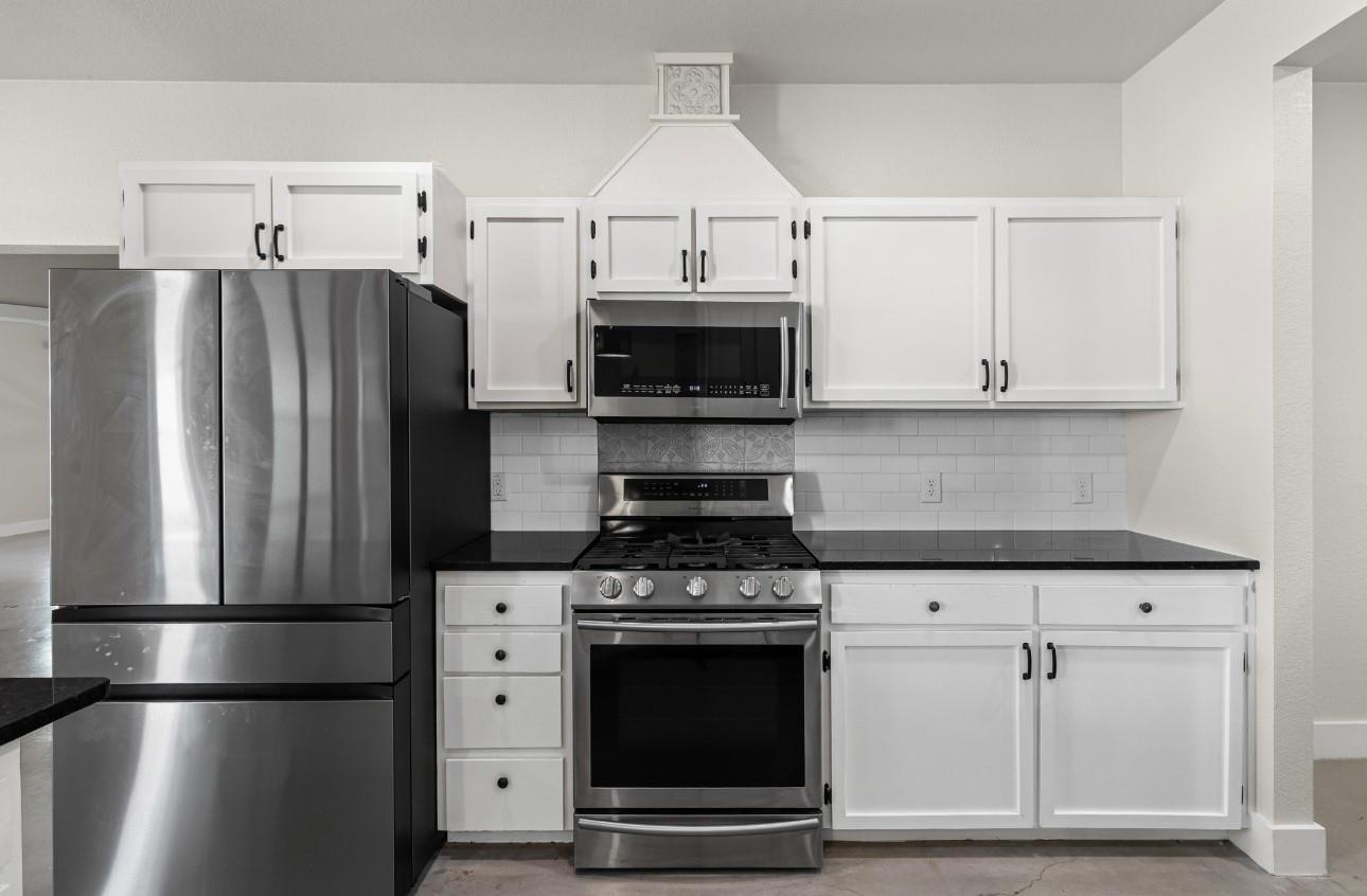 821 Silent Valley Rd, Lockhart, TX 78644