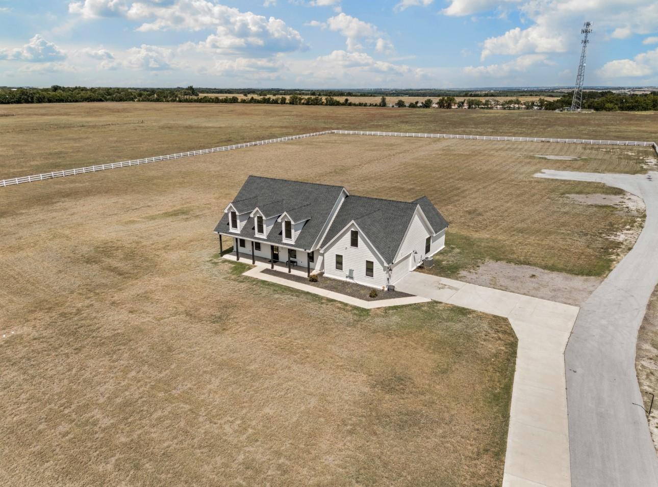 821 Silent Valley Rd, Lockhart, TX 78644