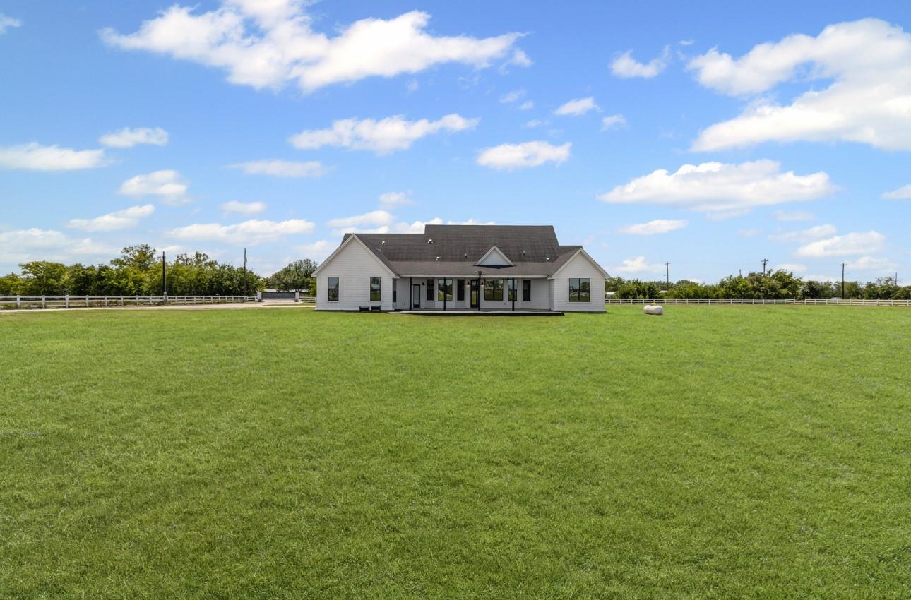 821 Silent Valley Rd, Lockhart, TX 78644