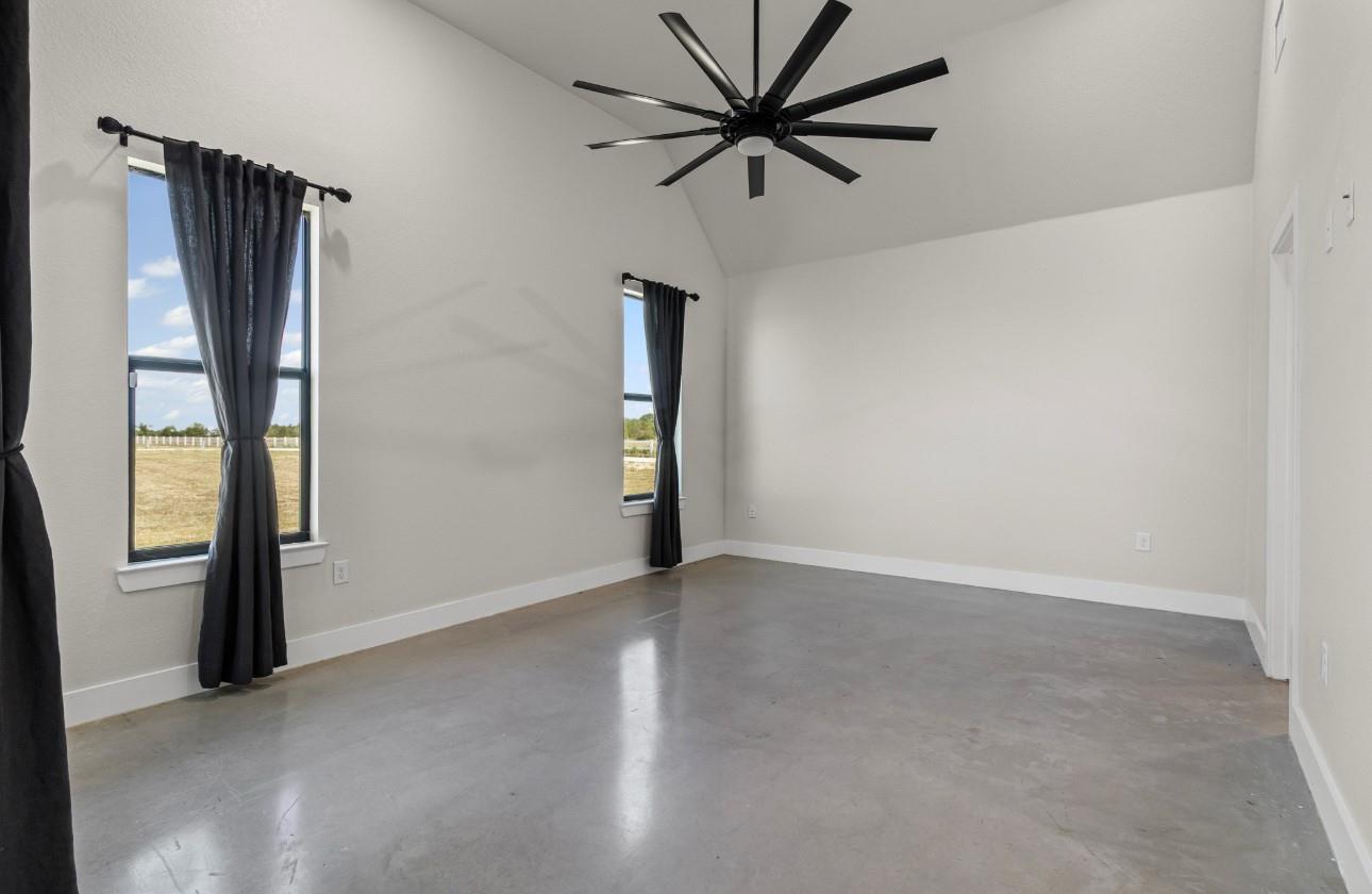 821 Silent Valley Rd, Lockhart, TX 78644