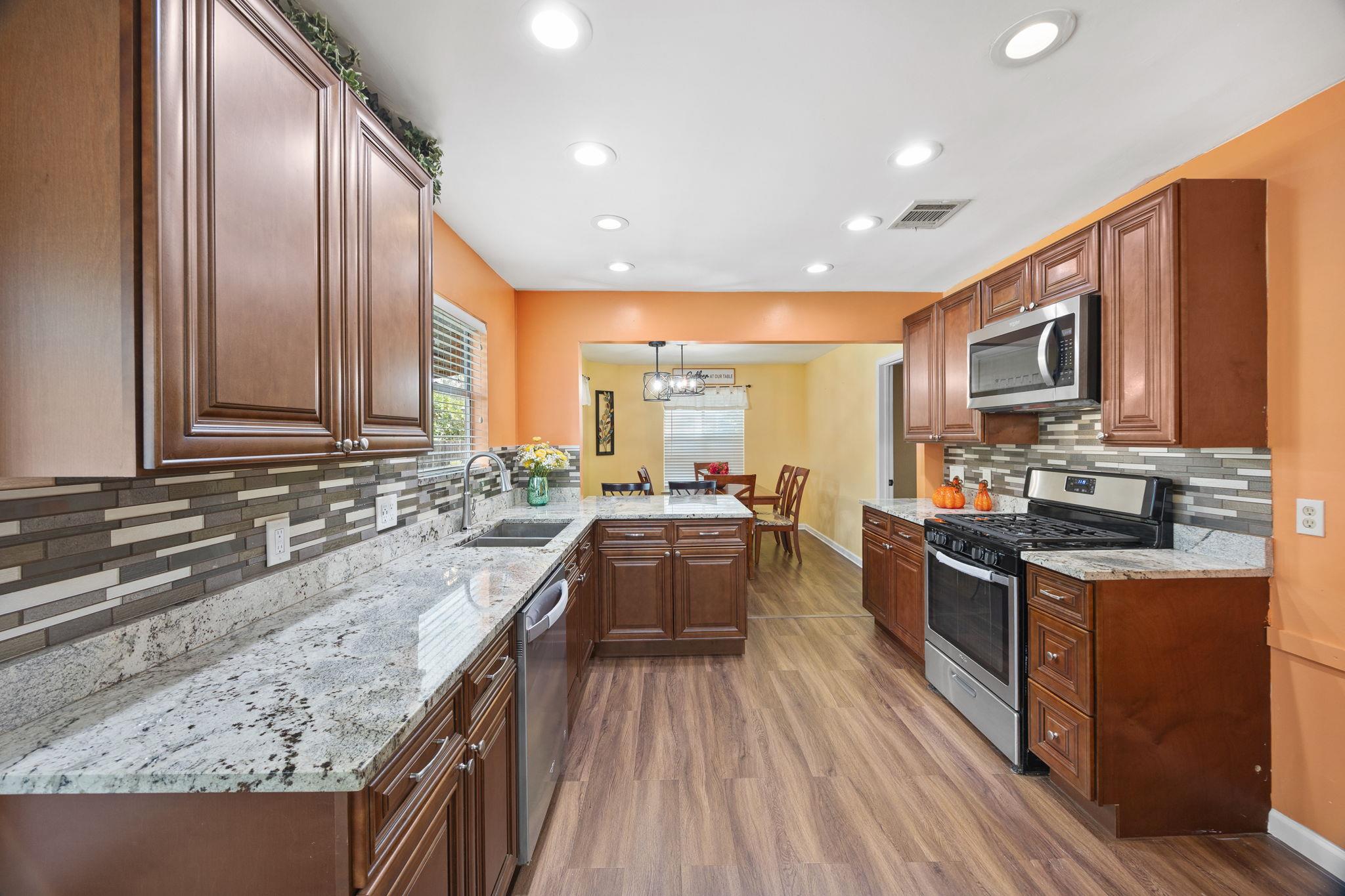 8422 Priest River Dr, Round Rock, TX 78681