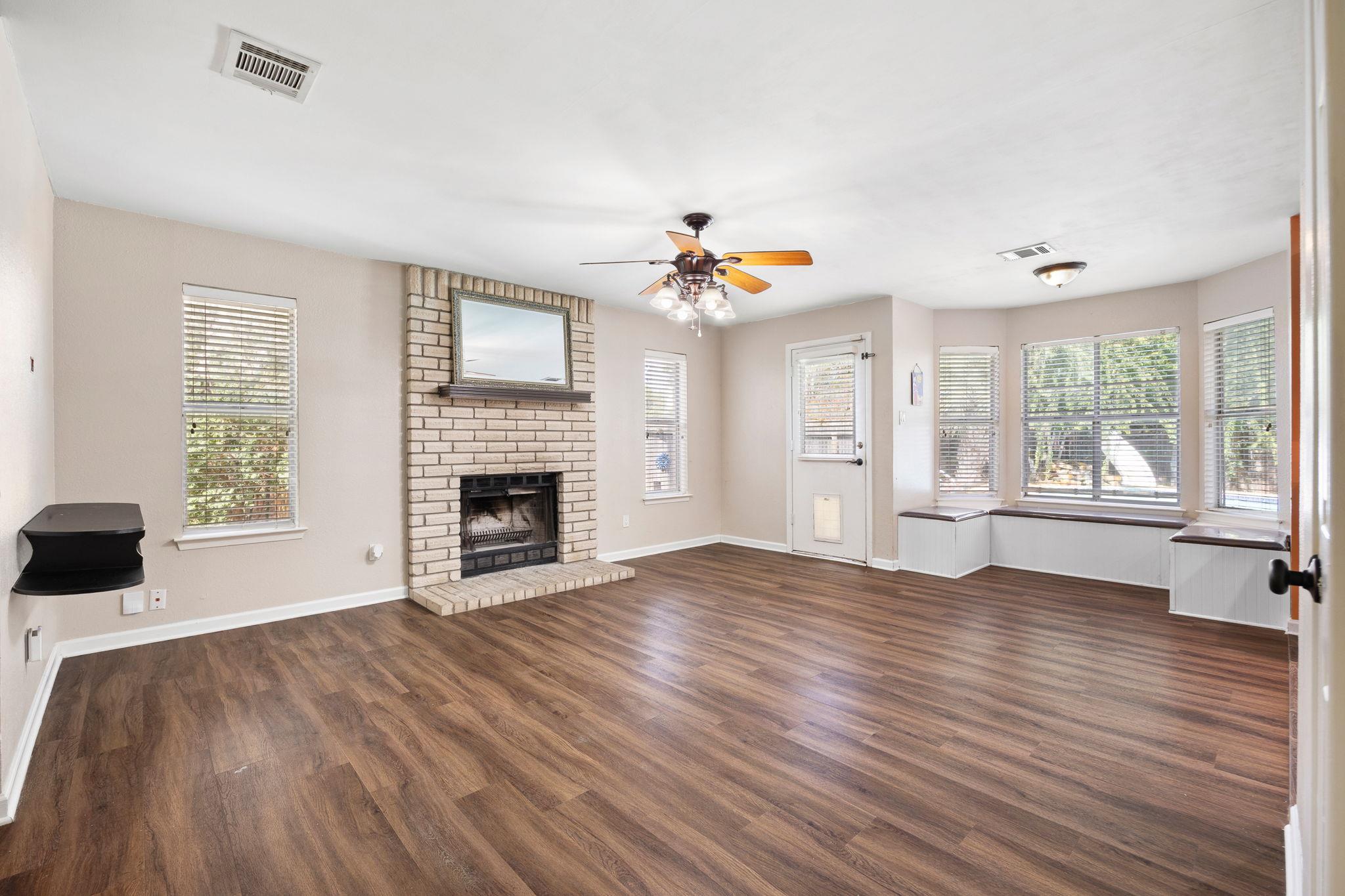 8422 Priest River Dr, Round Rock, TX 78681