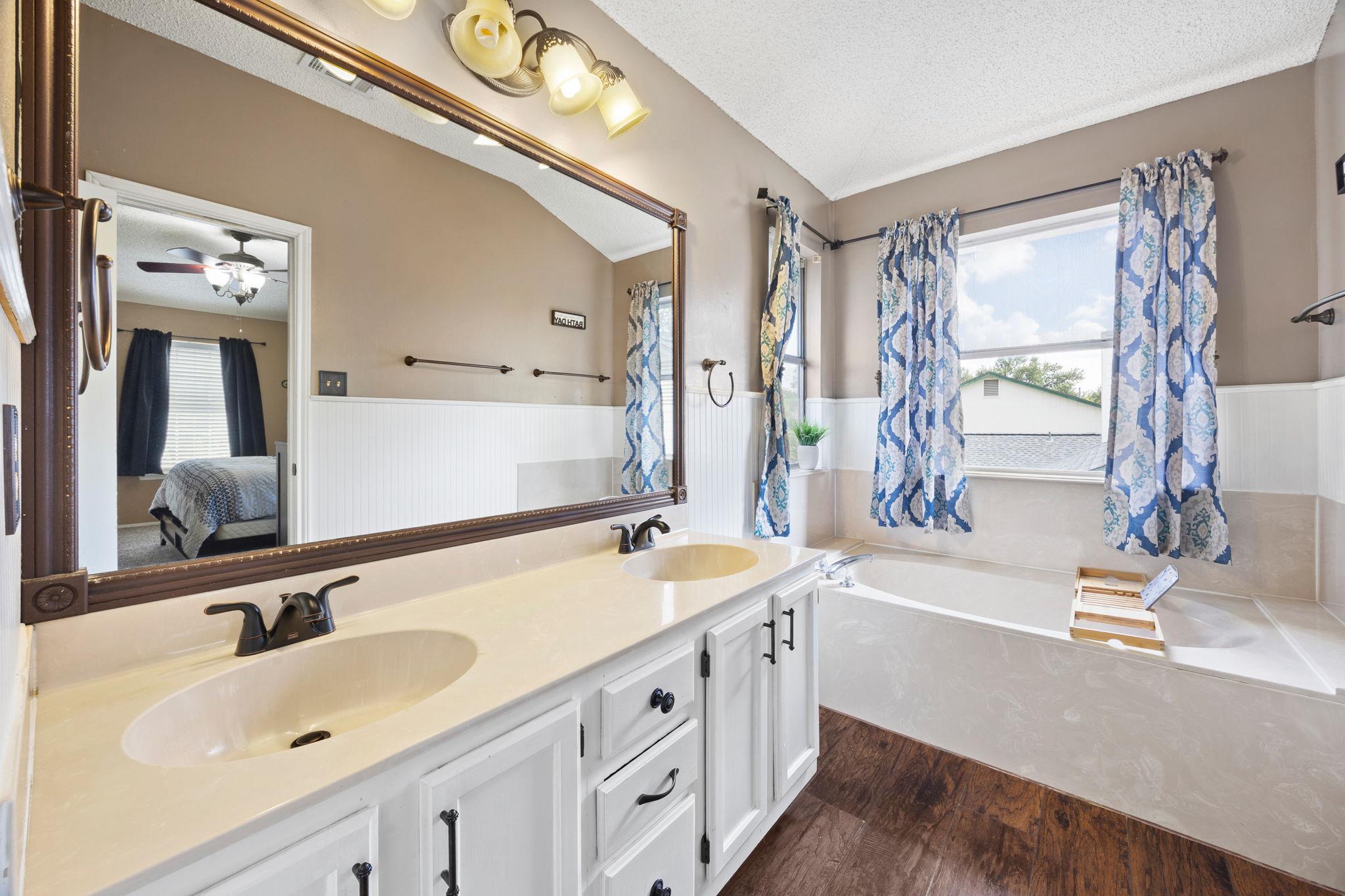 8422 Priest River Dr, Round Rock, TX 78681