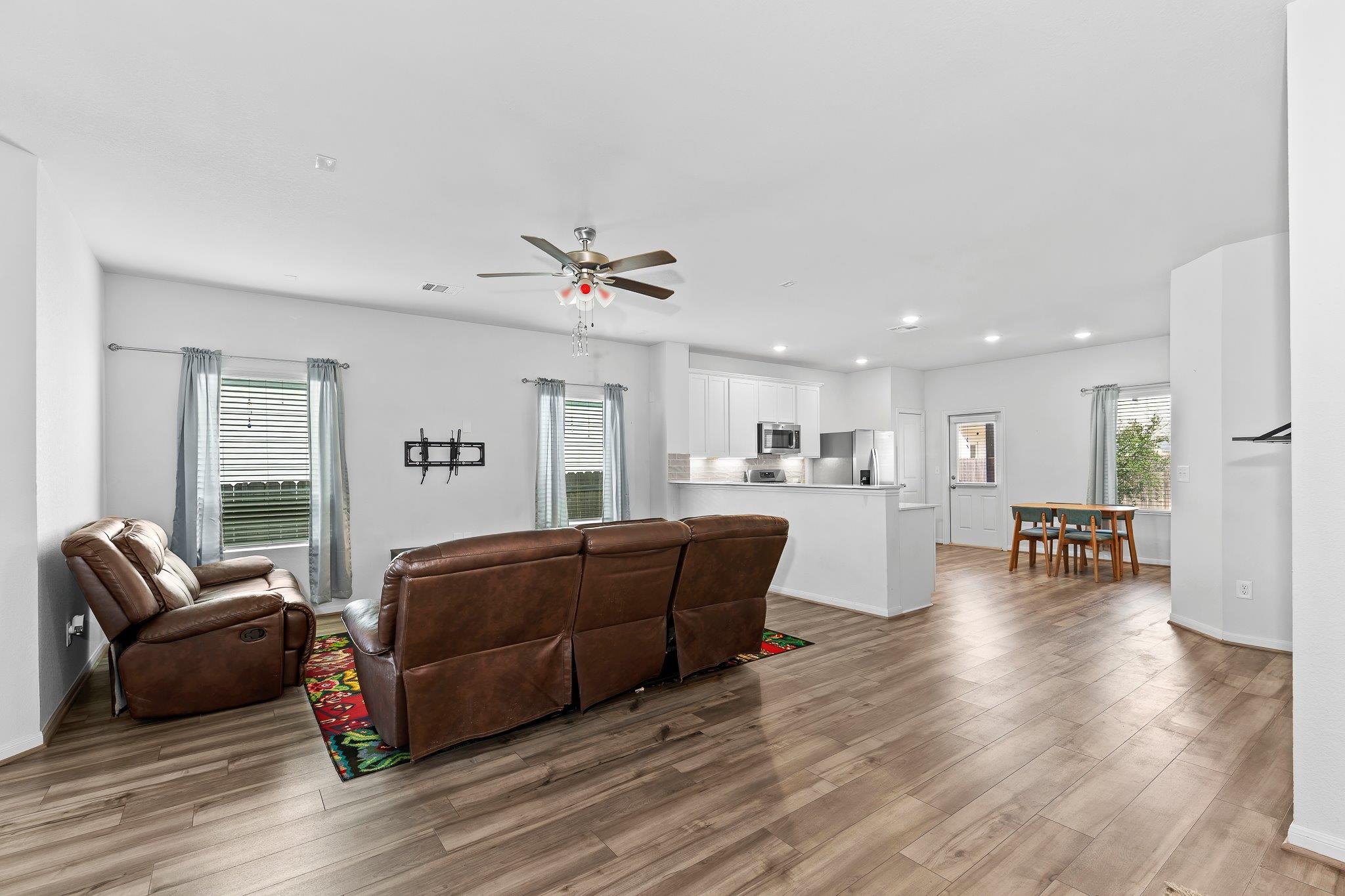 216 Blue Hibiscus Dr, Liberty Hill, TX 78642